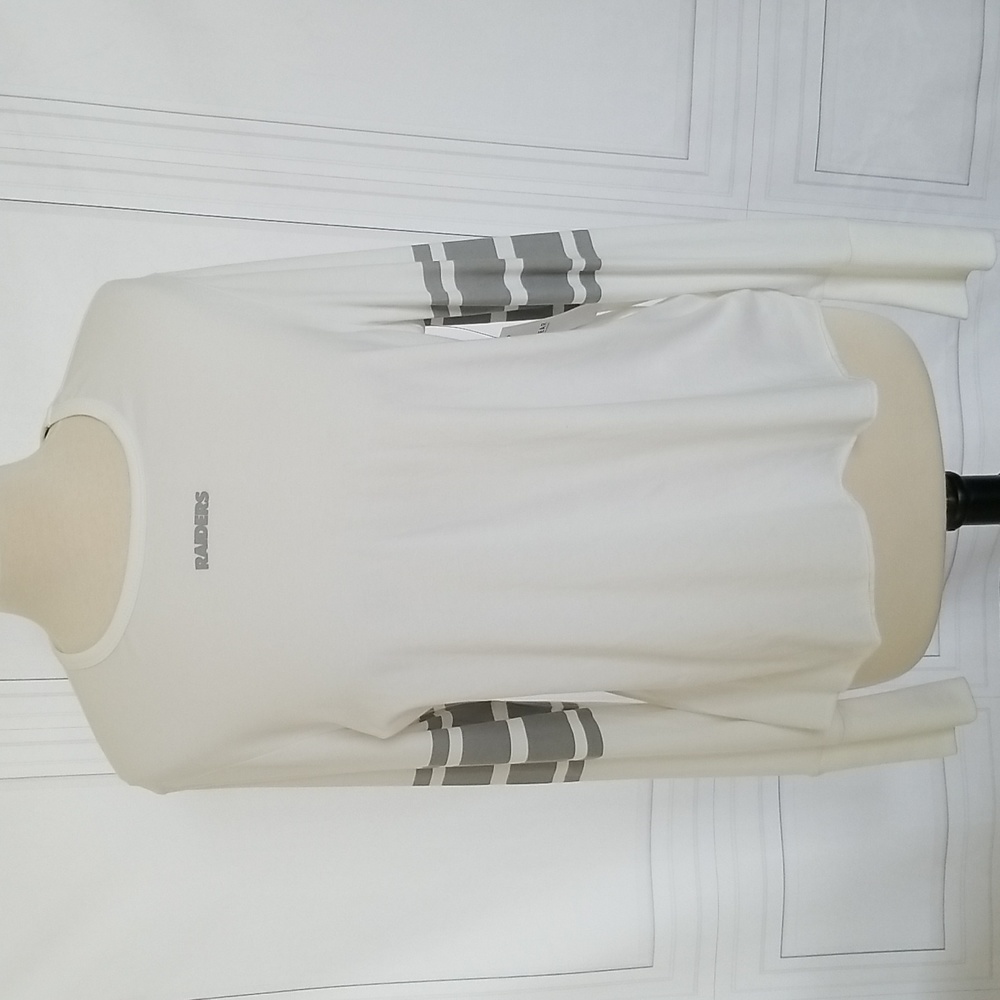 Wear by Erin Andrews Official NFL Raiders Tee